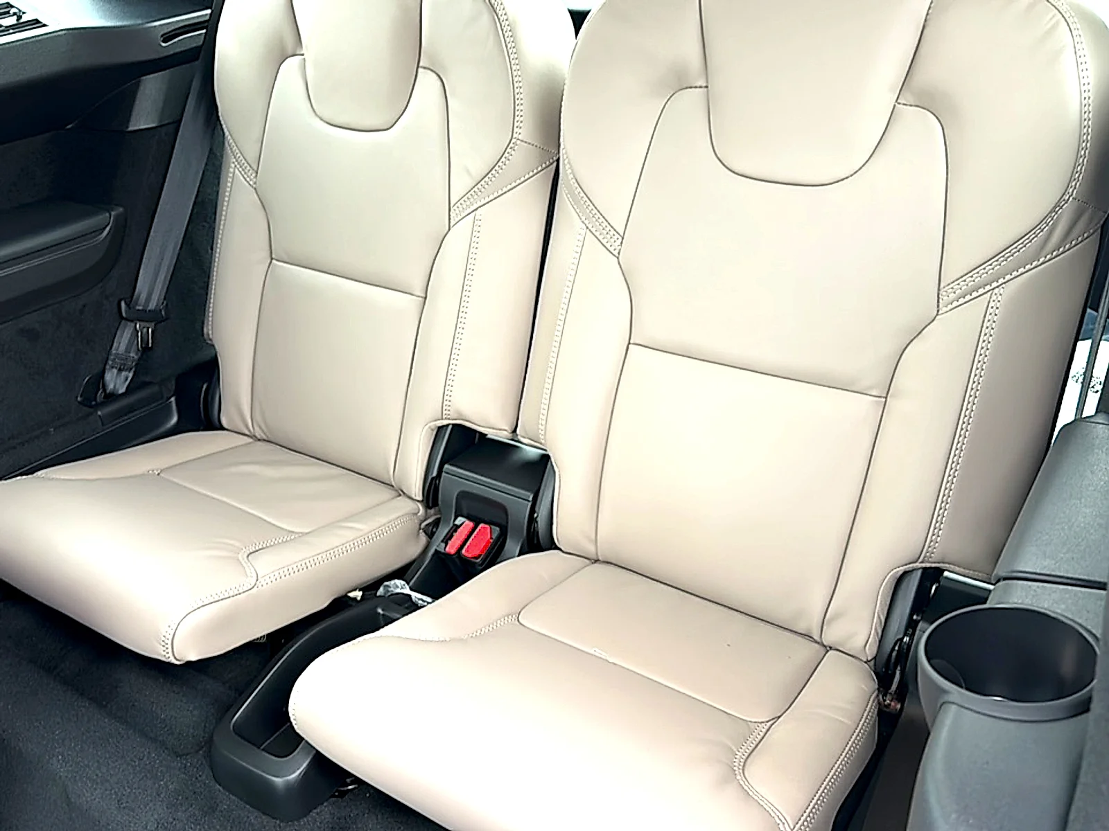 2025 Volvo XC90 Ultra - Photo 18
