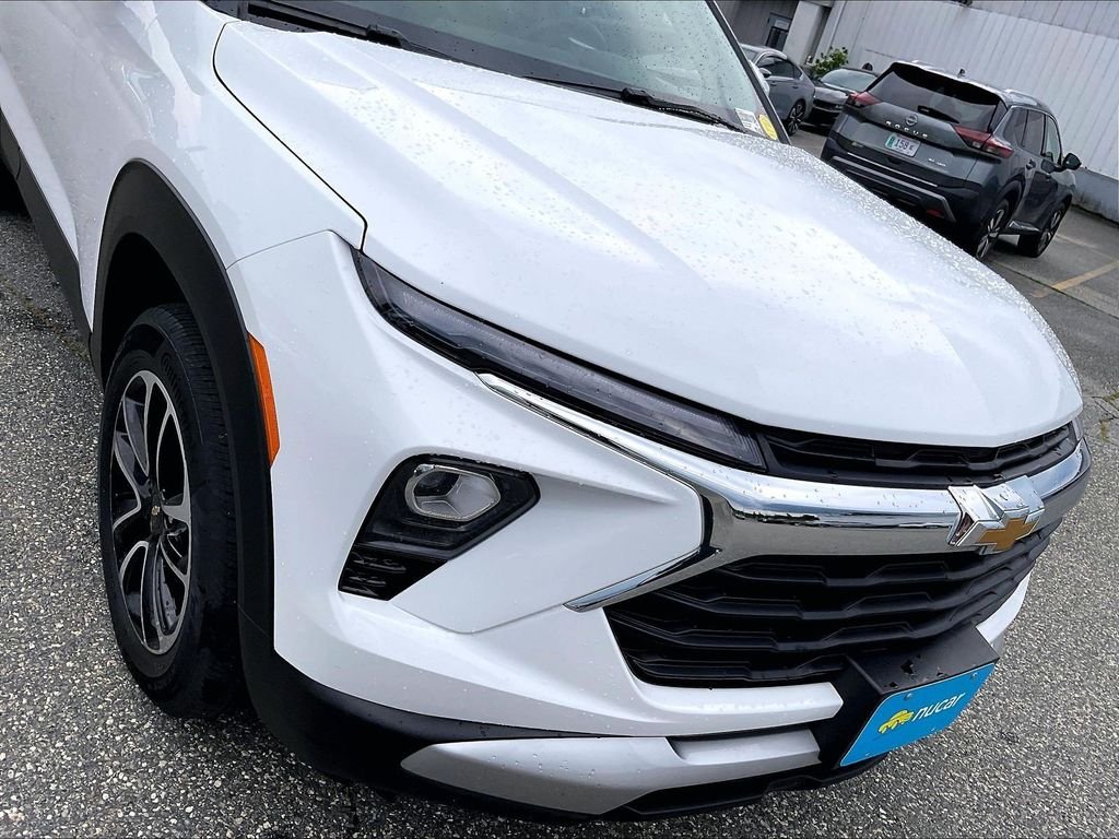 Used 2024 White Chevrolet LT image 31