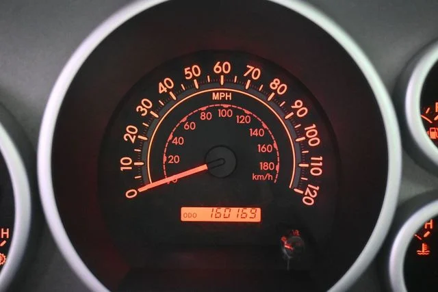 Used 2011 White Toyota Grade image 25