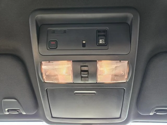 Used 2018 White Nissan SL image 29