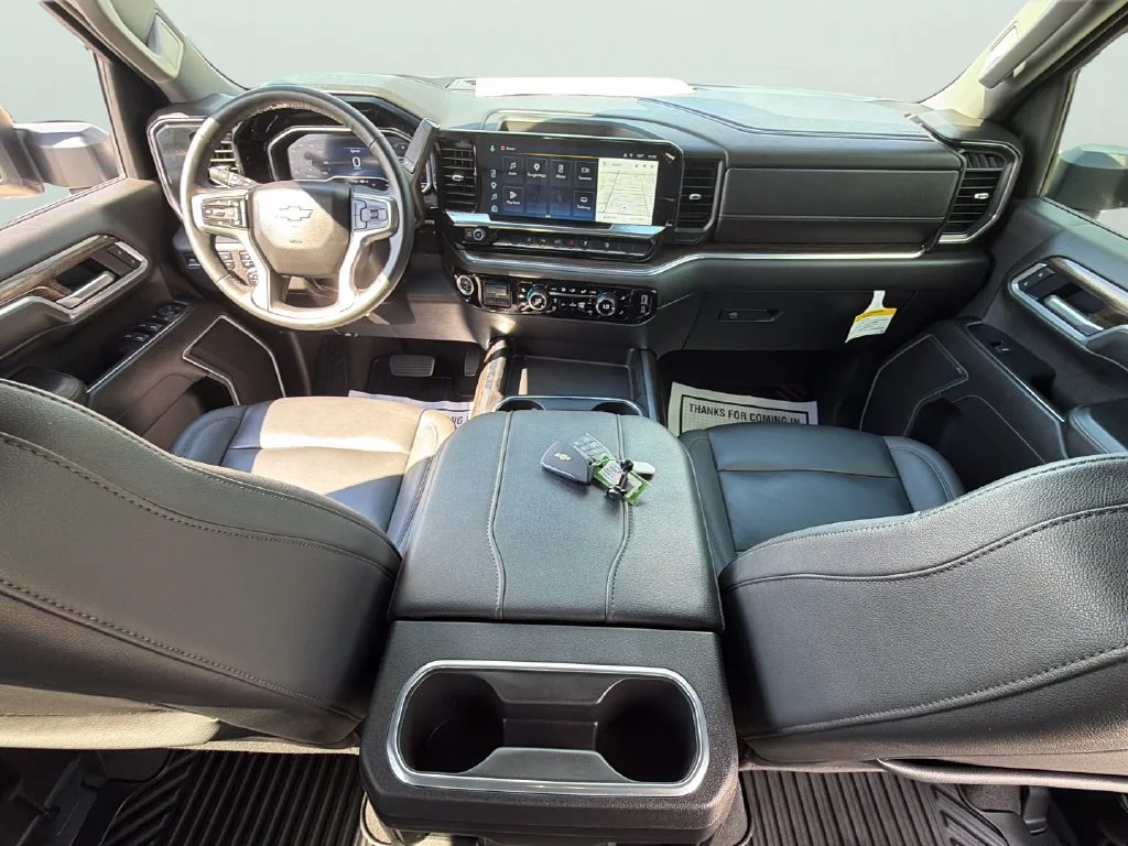 Used 2025 Sterling Gray Metallic Chevrolet LT image 33