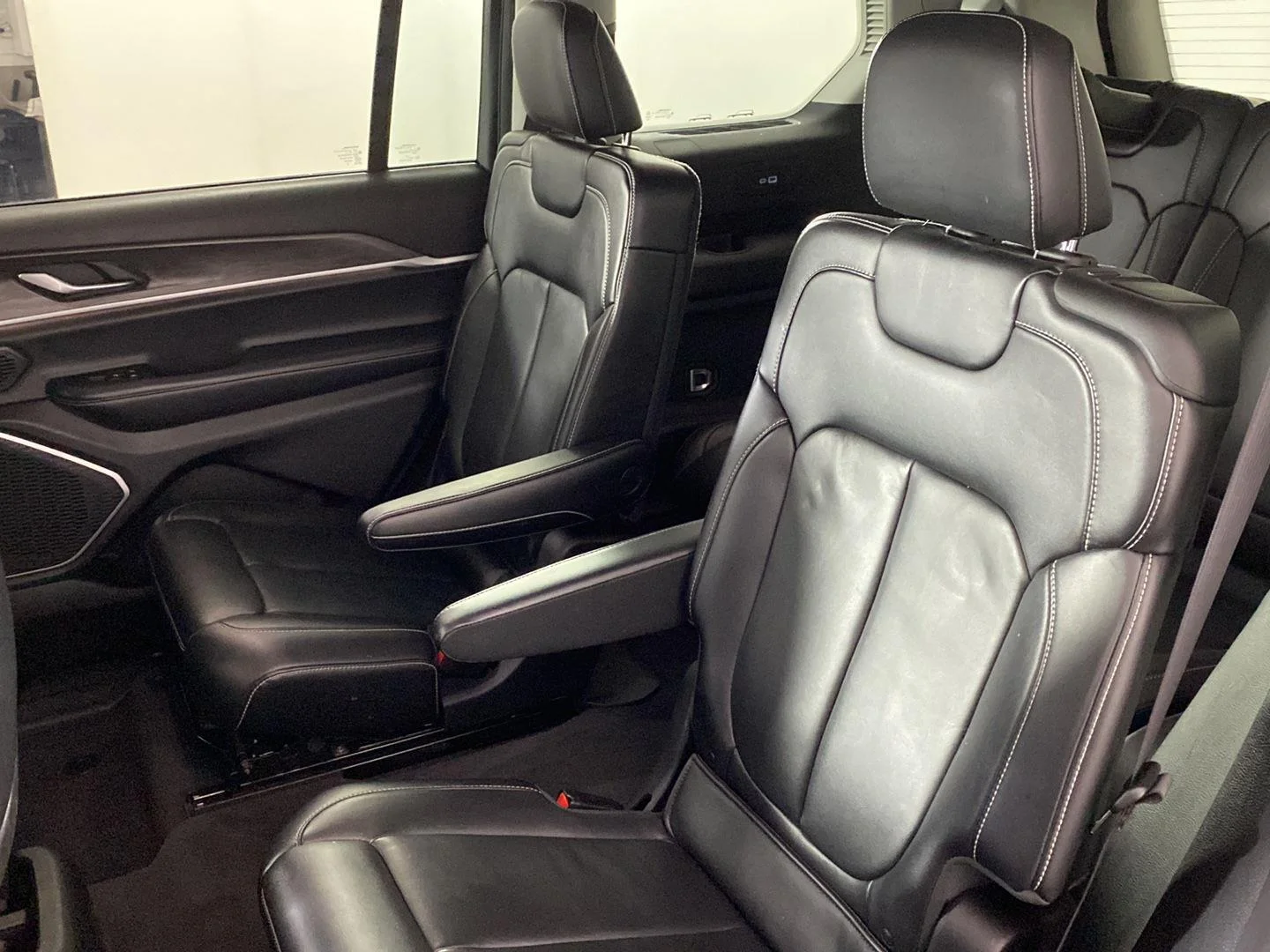 Used 2021 Silver Zynith Jeep Limited image 4