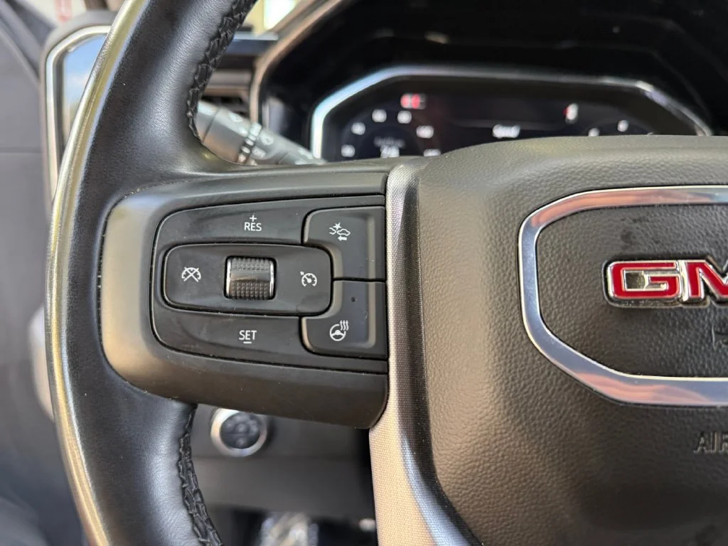 Used 2025 White GMC SLT image 23