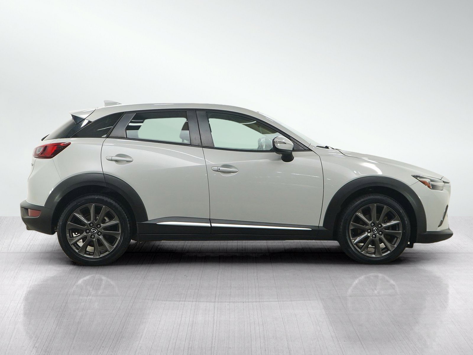 Used 2016 Crystal White Pearl Mica Mazda Grand Touring image 6