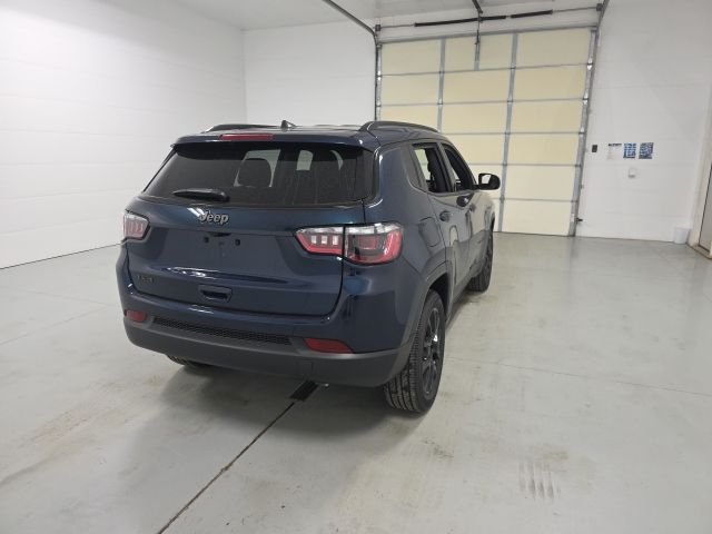 New 2026 Fathom Blue Pearl Coat Jeep Latitude image 4