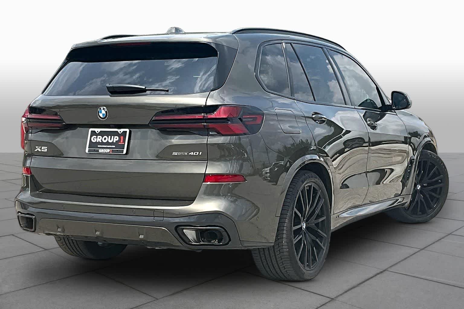 Used 2026 Manhattan Green Metallic BMW sDrive40i image 12
