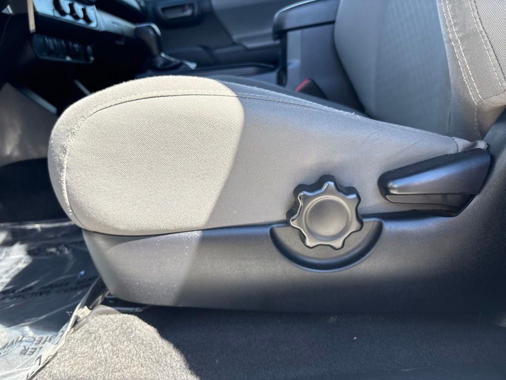 Used 2022 White Toyota SR image 16