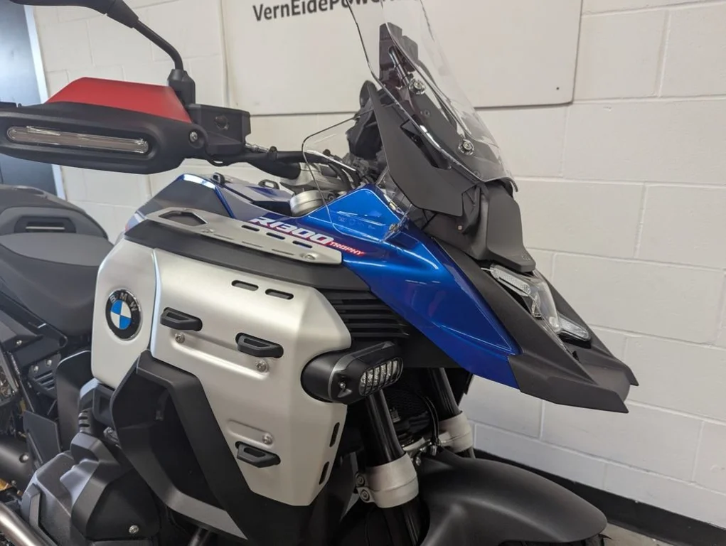 New 2026 RACING BLUE METALLIC BMW  image 4