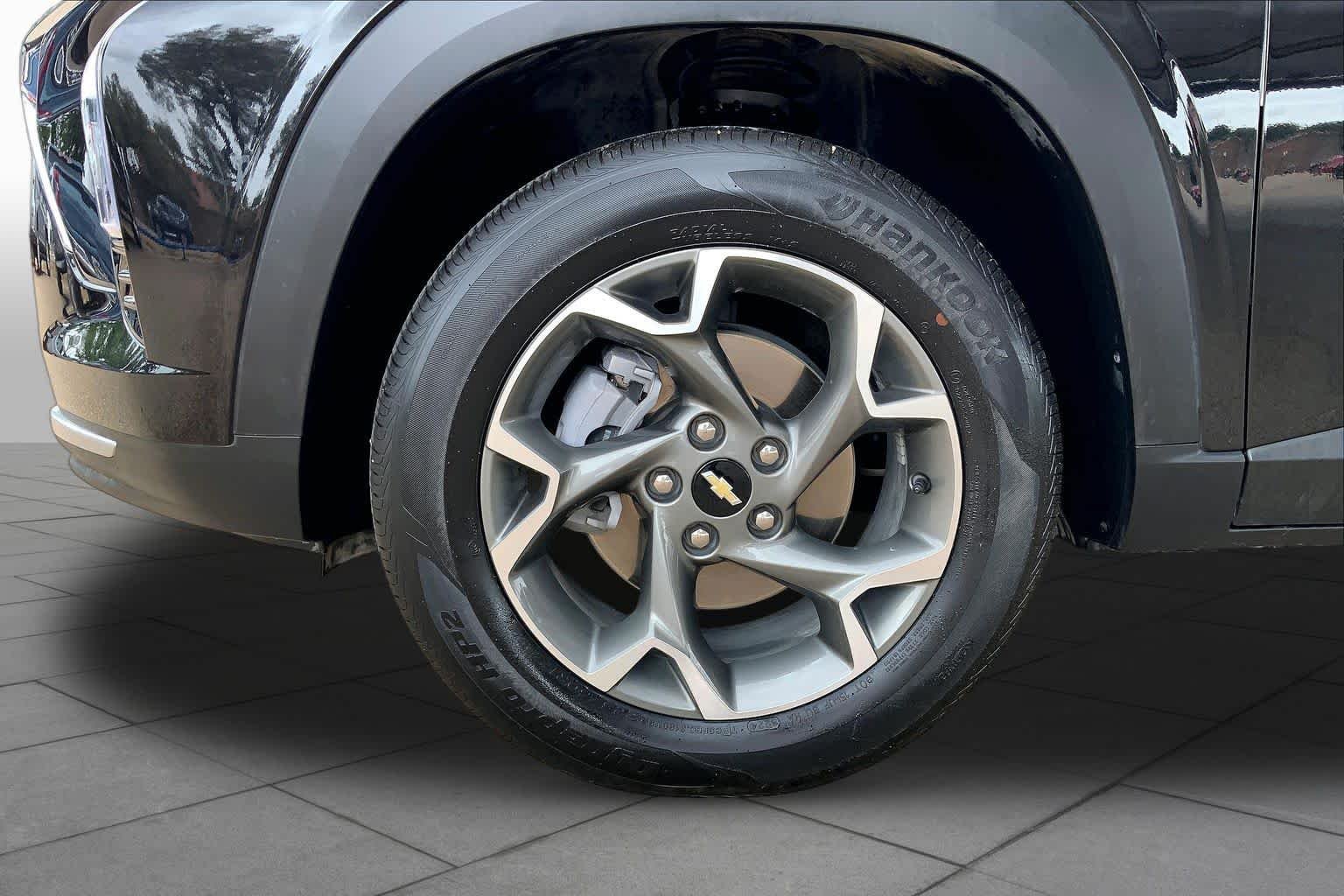 Used 2025 Mosaic Black Metallic Chevrolet LT image 11