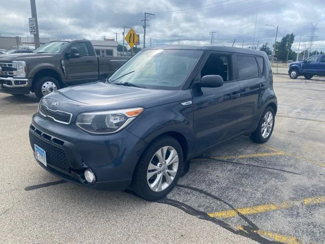 Used 2016 Blue Kia Plus image 2