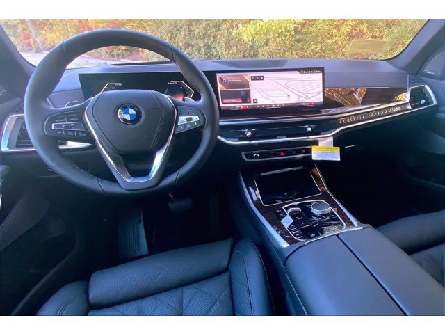 Used 2026 Skyscraper Grey Metallic BMW xDrive40i image 5