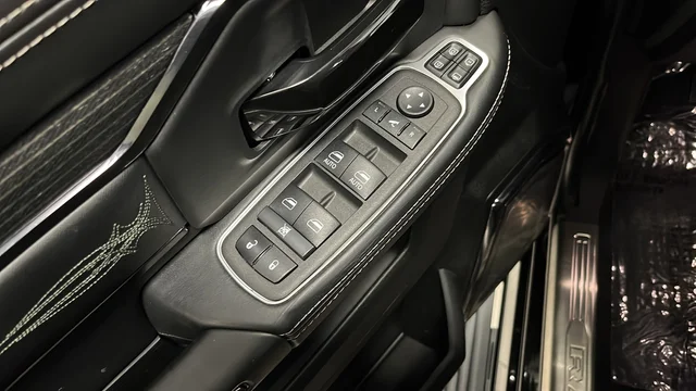 Used 2023 Diamond Black Ram Limited image 22