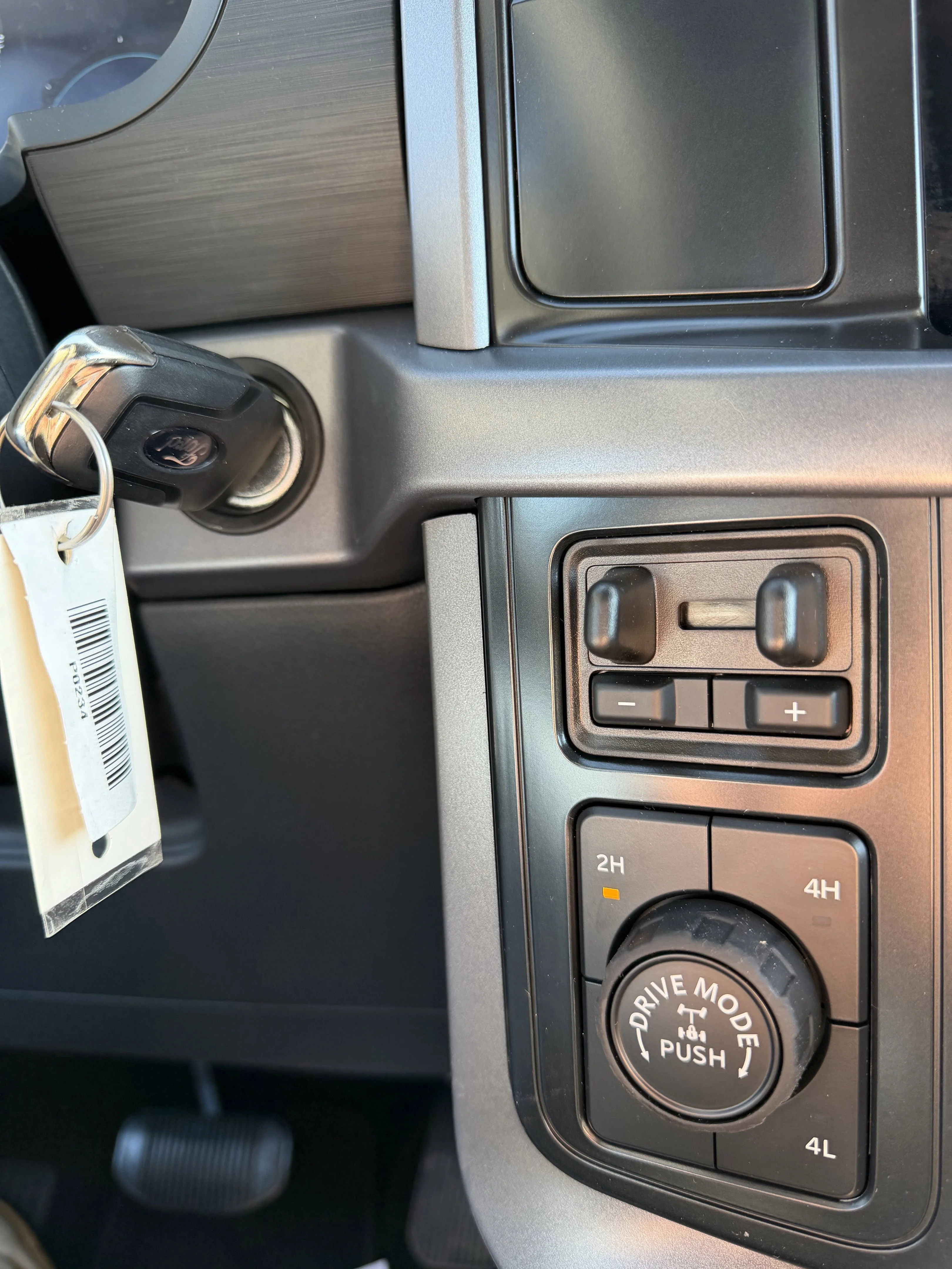 New 2026 Agate Black Metallic Ford XLT image 17