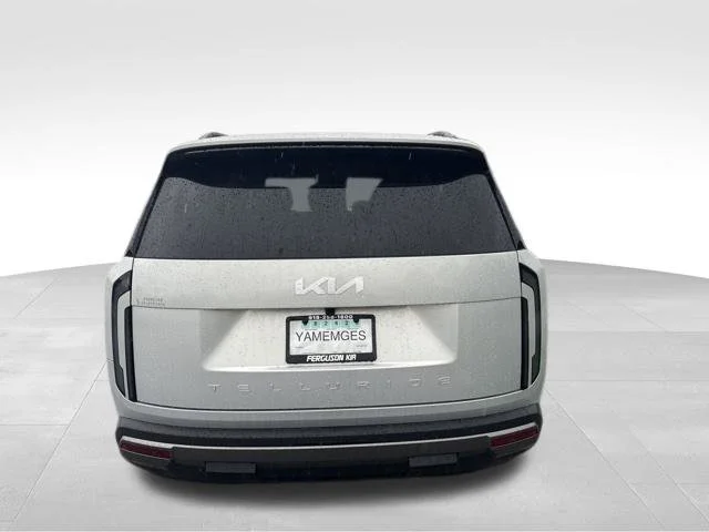 Used 2027 White Kia EX image 4