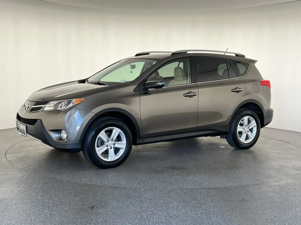 Used 2014 Brown Toyota XLE image 10