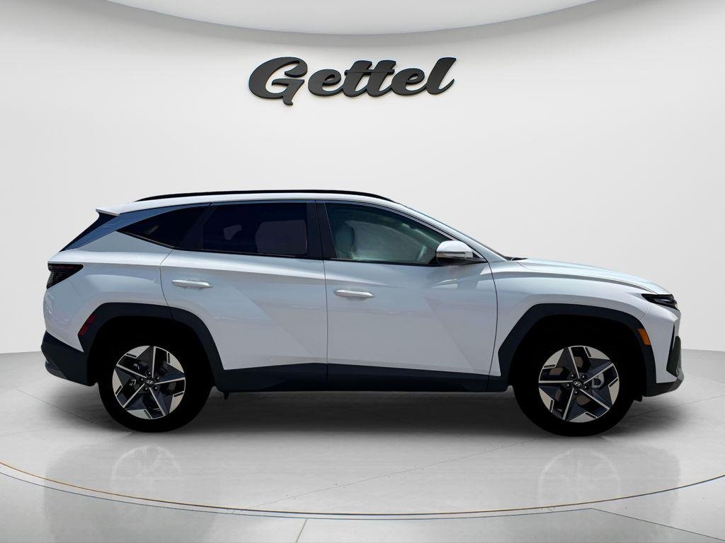 New 2026 White Hyundai SEL Premium FWD image 6