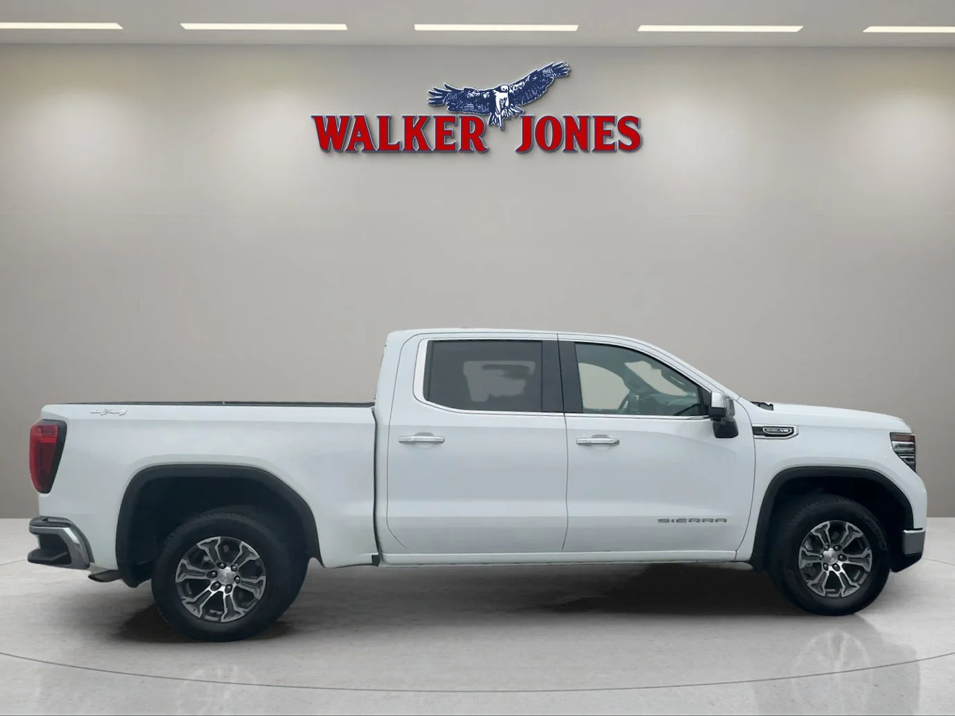 Used 2025 Summit White GMC SLT image 8