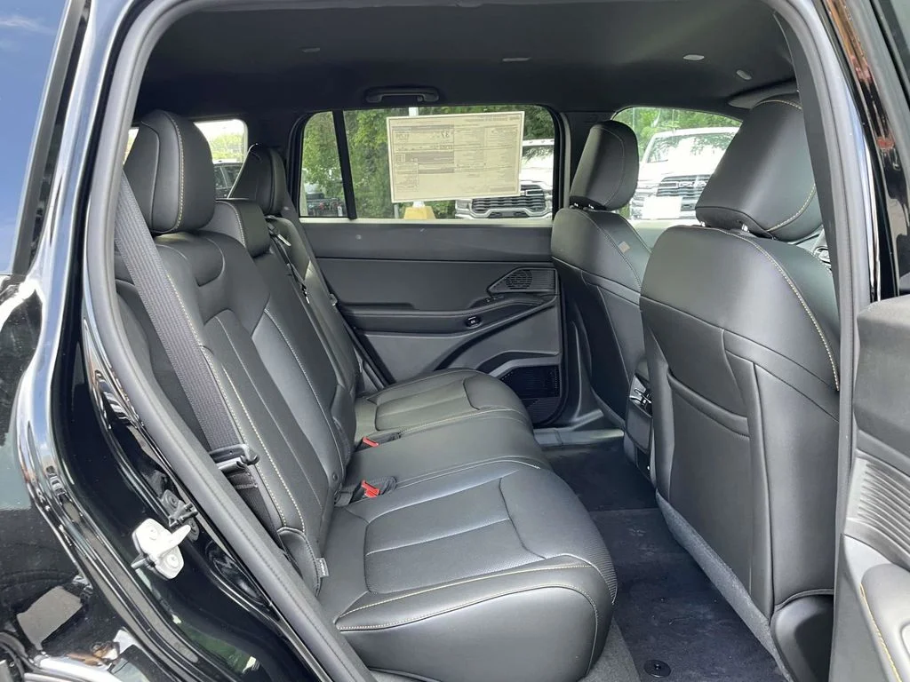 New 2026 Diamond Black Crystal Pearlcoat Jeep Laredo image 18