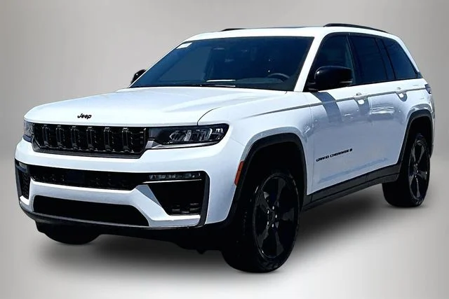 New 2026 Bright White Clear-Coat Exterior Paint Jeep Limited image 3