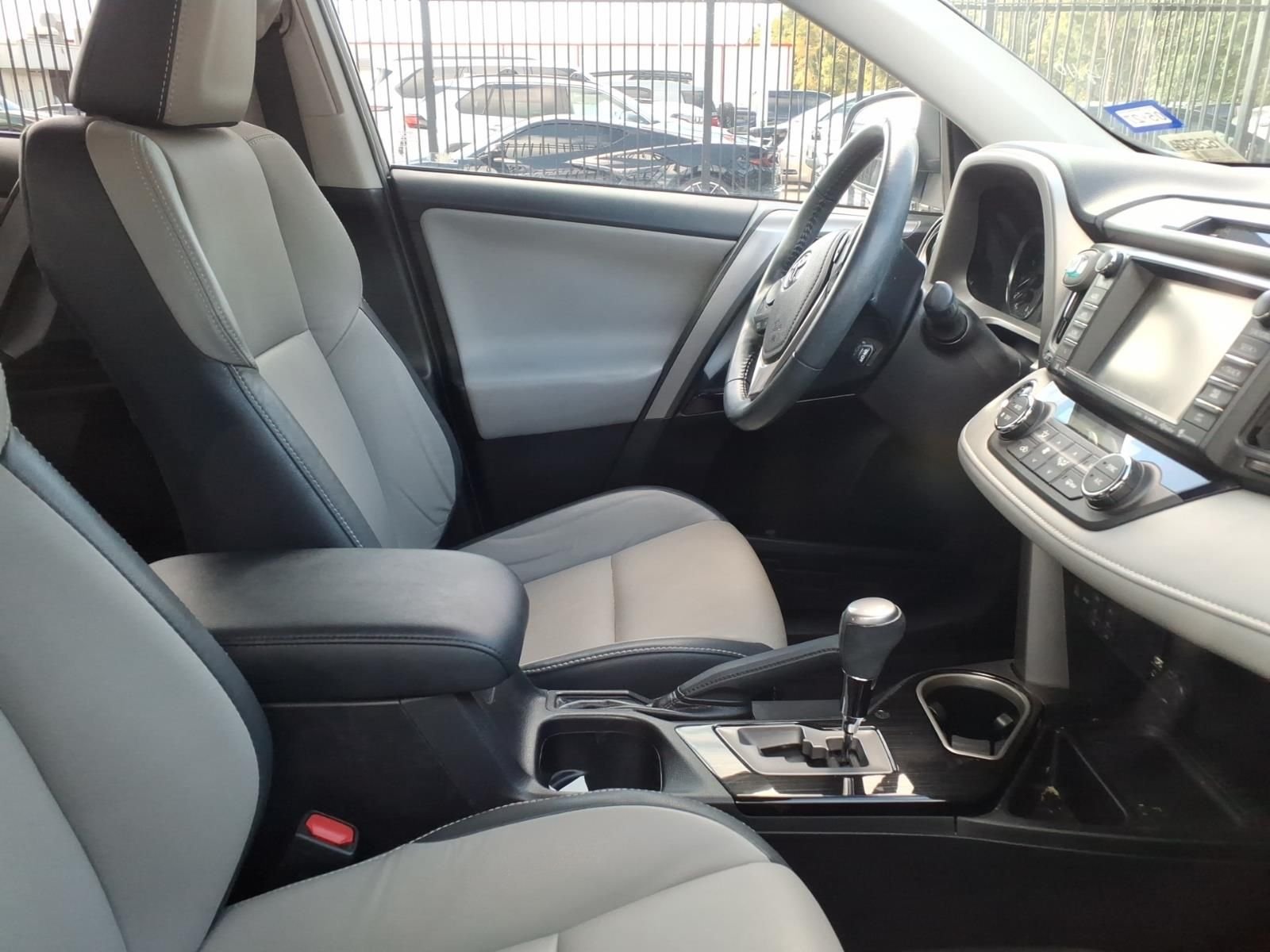 Used 2018 Silver Sky Metallic Toyota Limited image 10
