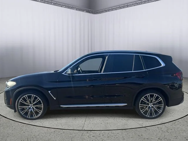 Used 2022 Jet Black BMW sDrive30i image 3
