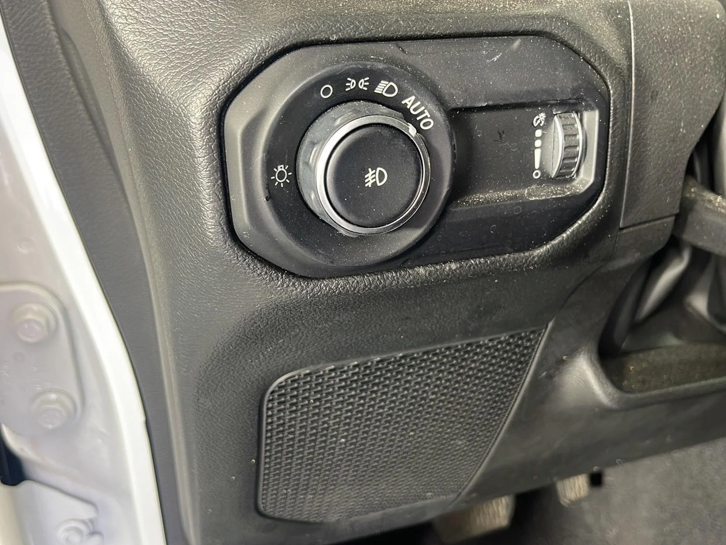 Used 2023 Bright White Clearcoat Jeep Sport S image 15