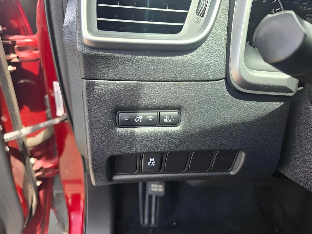 Used 2019 Cayenne Red Pearl Metallic Nissan S image 23