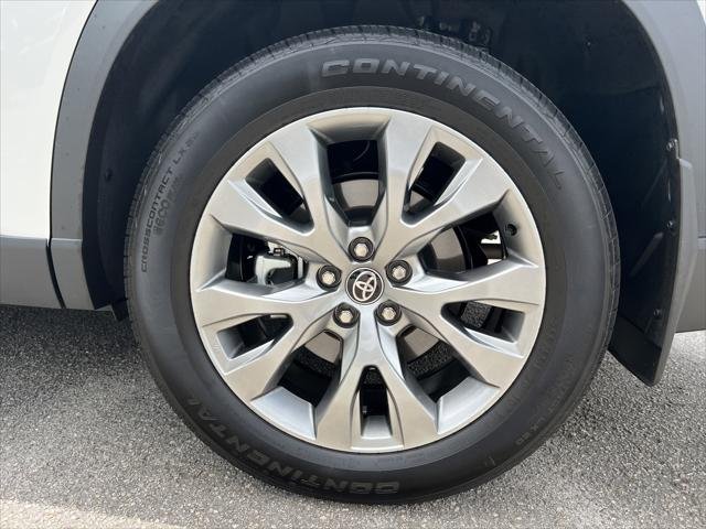Certified Used 2025 WIND CHILL PEARL Toyota Limited image 34