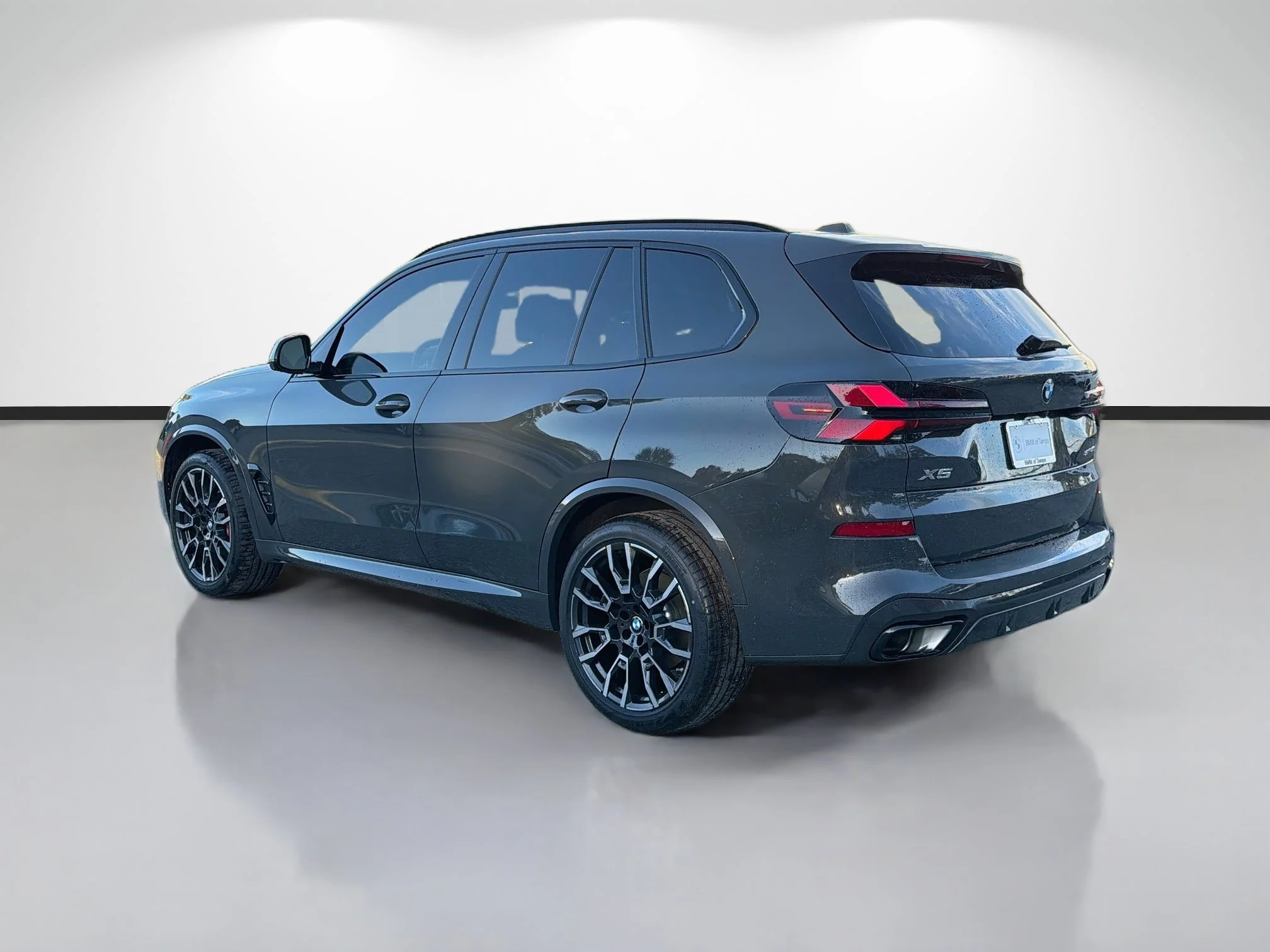 Used 2024 Dravit Grey Metallic BMW sDrive40i image 5