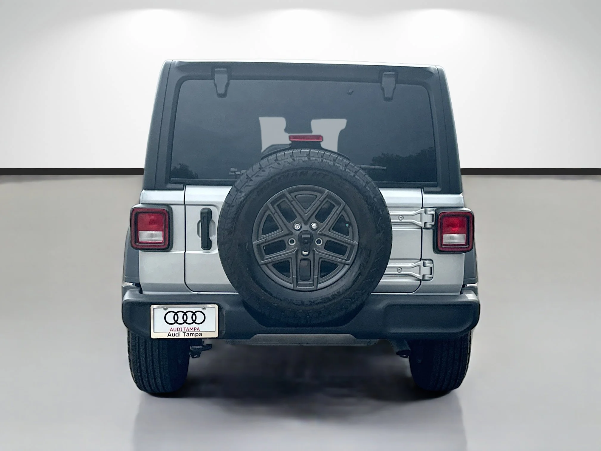 Used 2024 Silver Zynith Clearcoat Jeep Sport S image 4