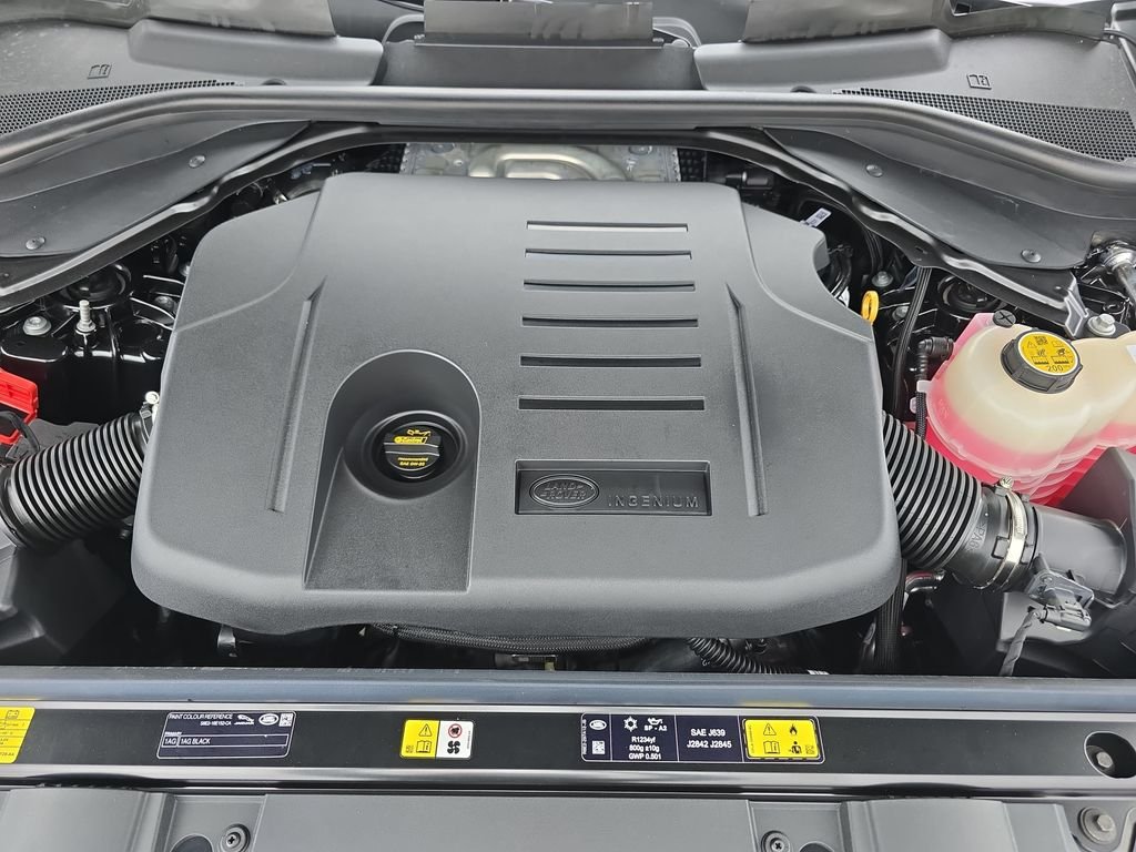 New 2026 Santorini Black Land Rover Dynamic SE image 32
