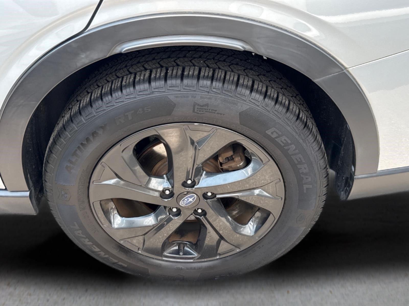 Used 2022 Ice Silver Metallic Subaru Onyx Edition XT image 8