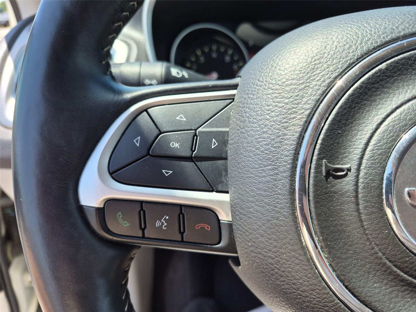 Used 2018 White Clearcoat Jeep Latitude image 18