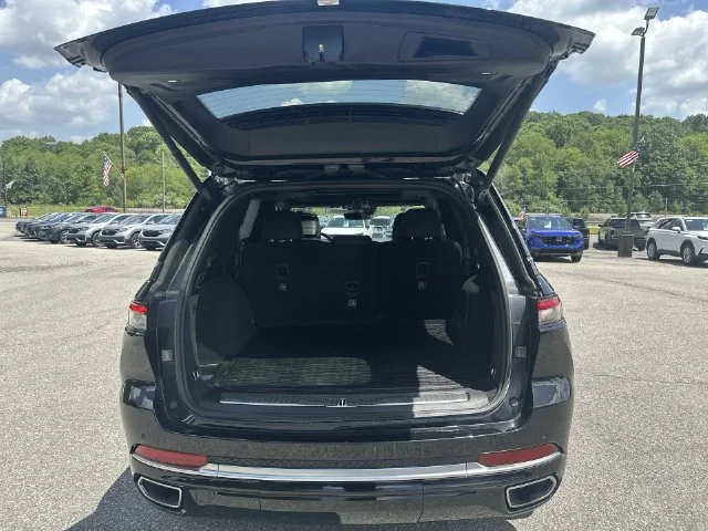Used 2022 Black Jeep Summit Reserve image 24