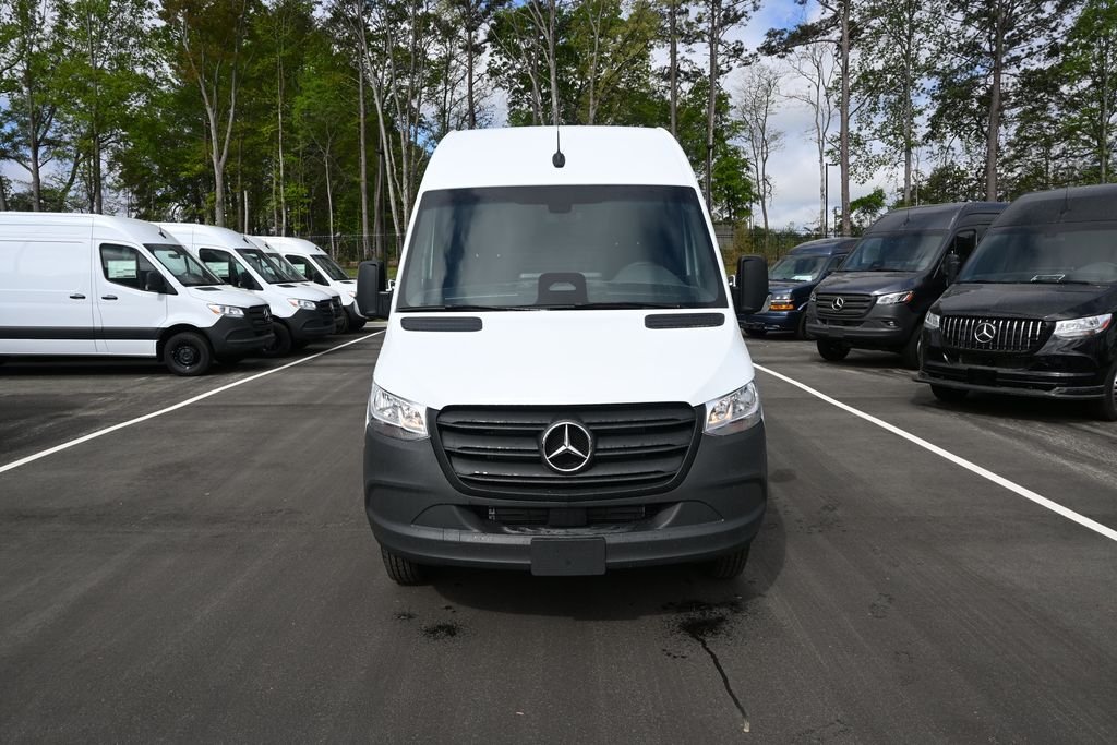Used 2026 Arctic White Mercedes-Benz Cargo 170 WB image 30