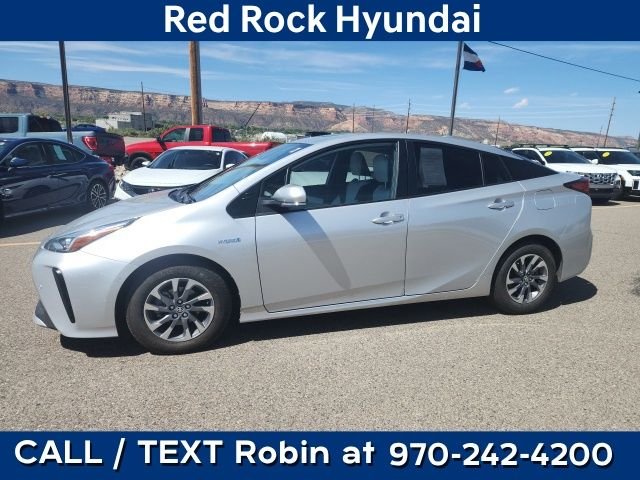 2021 Toyota Prius XLE FWD's photo