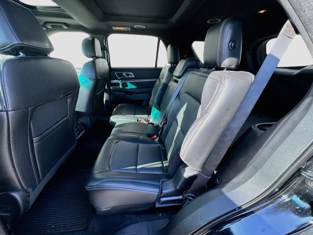 Used 2016  Ford Limited image 28
