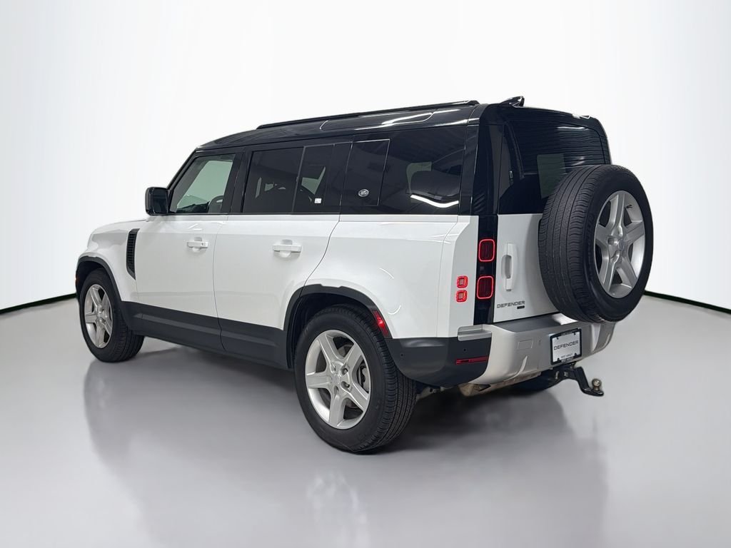 Used 2021 White Land Rover SE image 3
