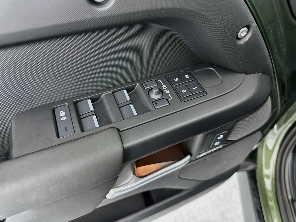 New 2026 Woolstone Green Land Rover X-Dynamic SE image 18