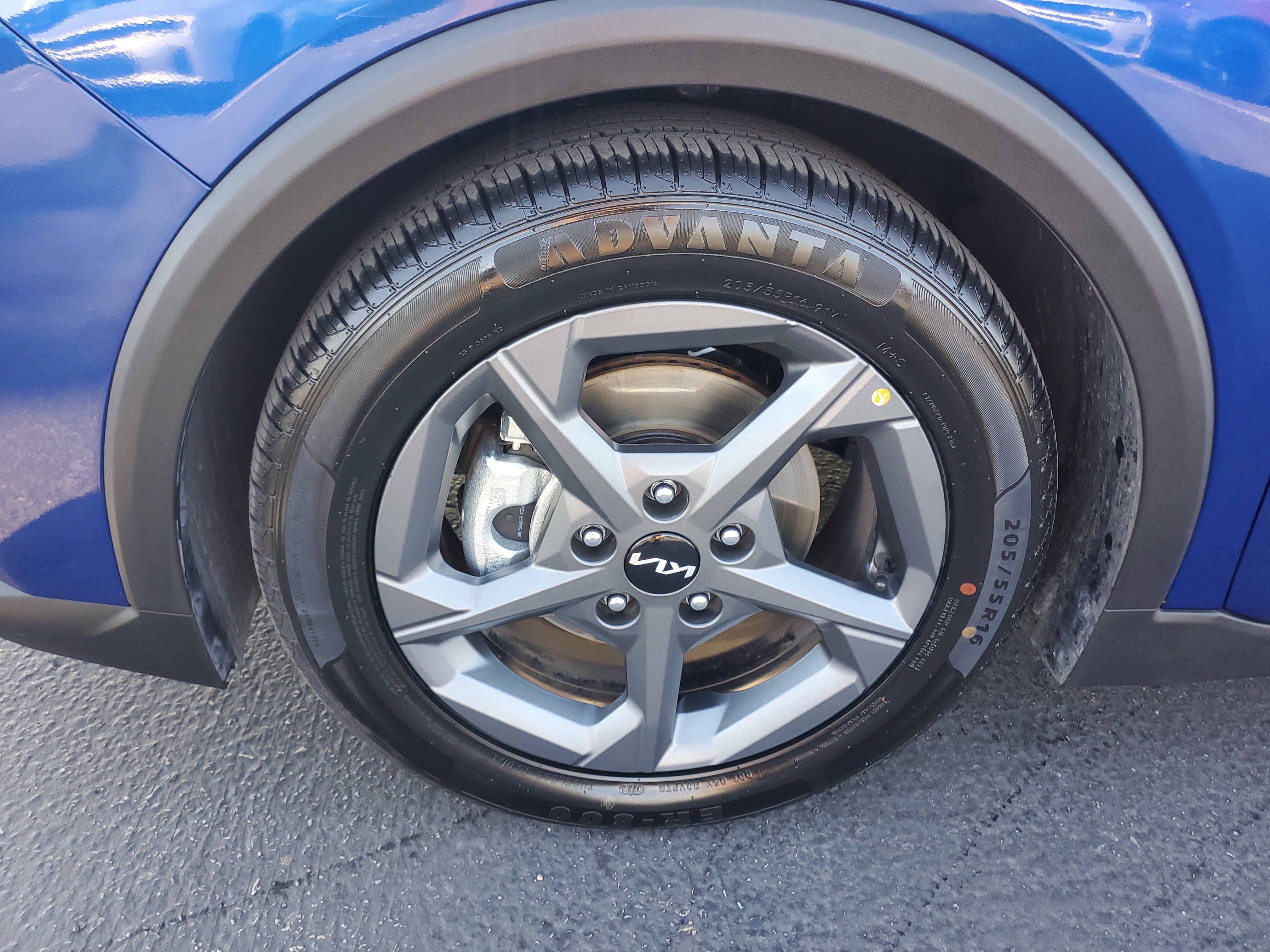 Used 2025 Blue Kia LXS image 9