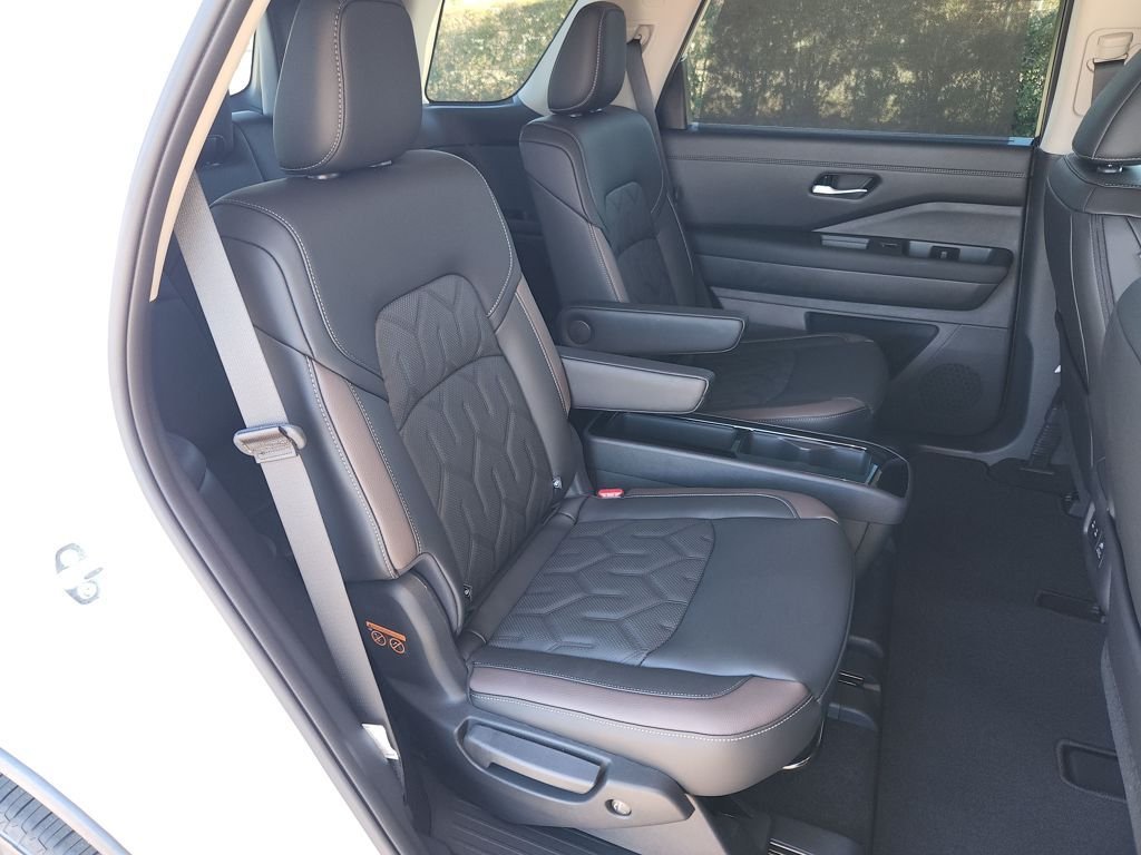 New 2026 Everest White Pearl TriCoat Nissan Platinum image 12