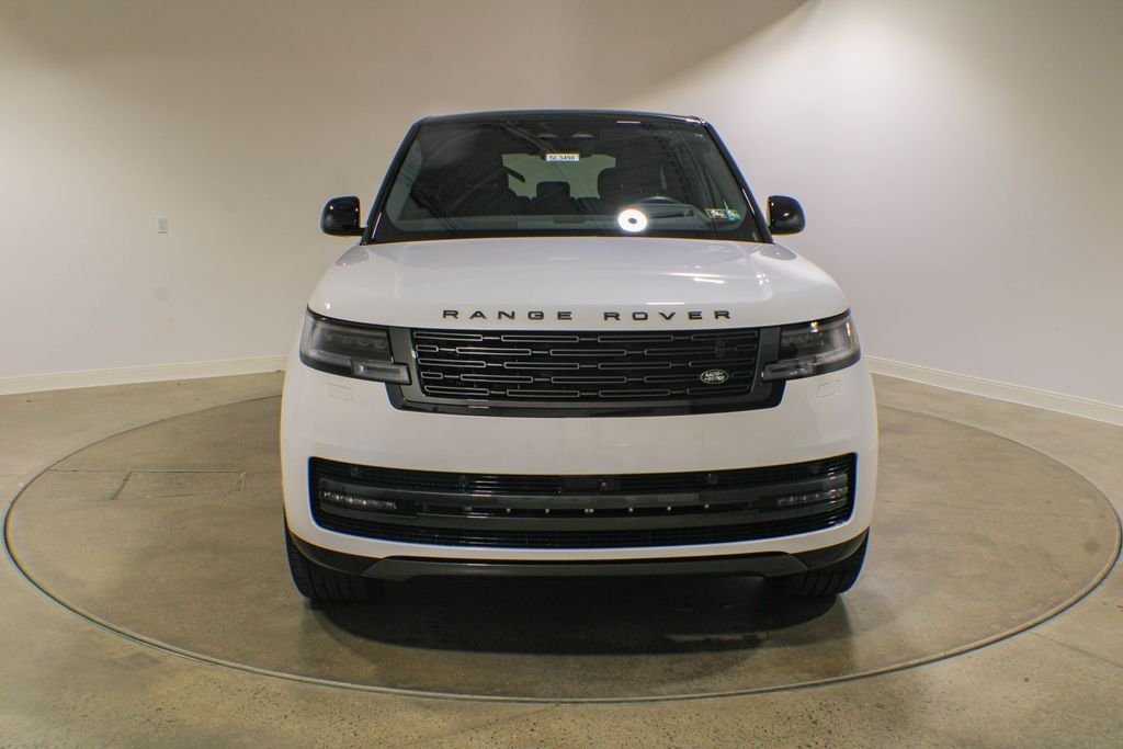 New 2026 Ostuni Pearl White Land Rover SE image 2