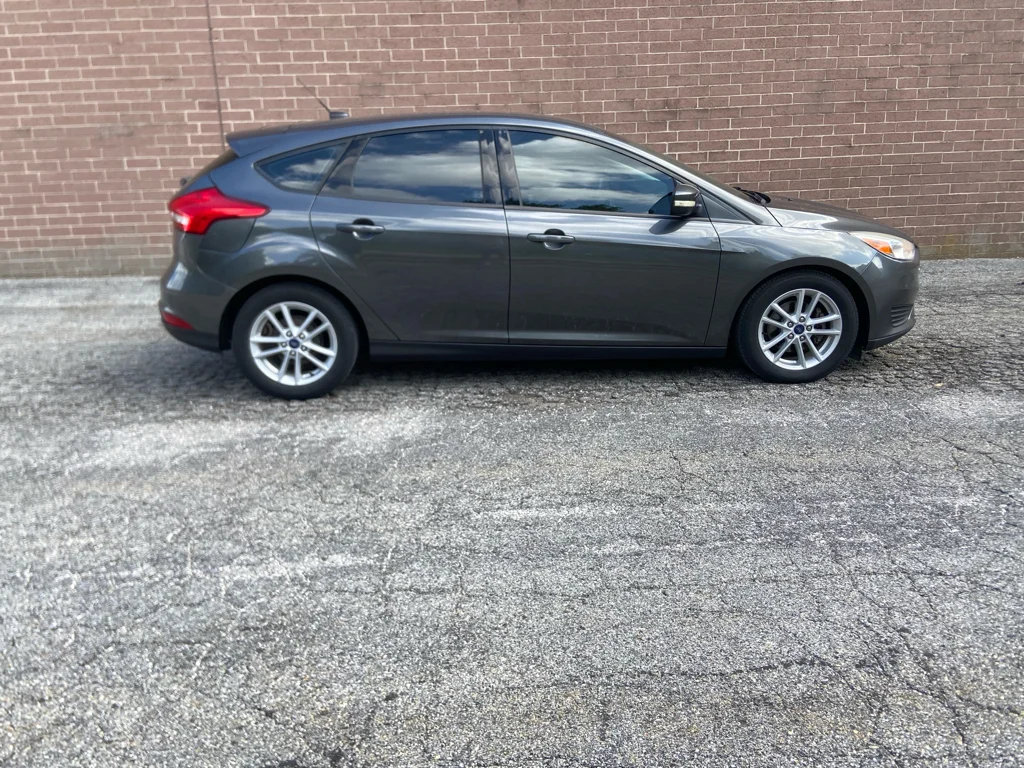 Used 2017 Magnetic Metallic Ford SE image 6