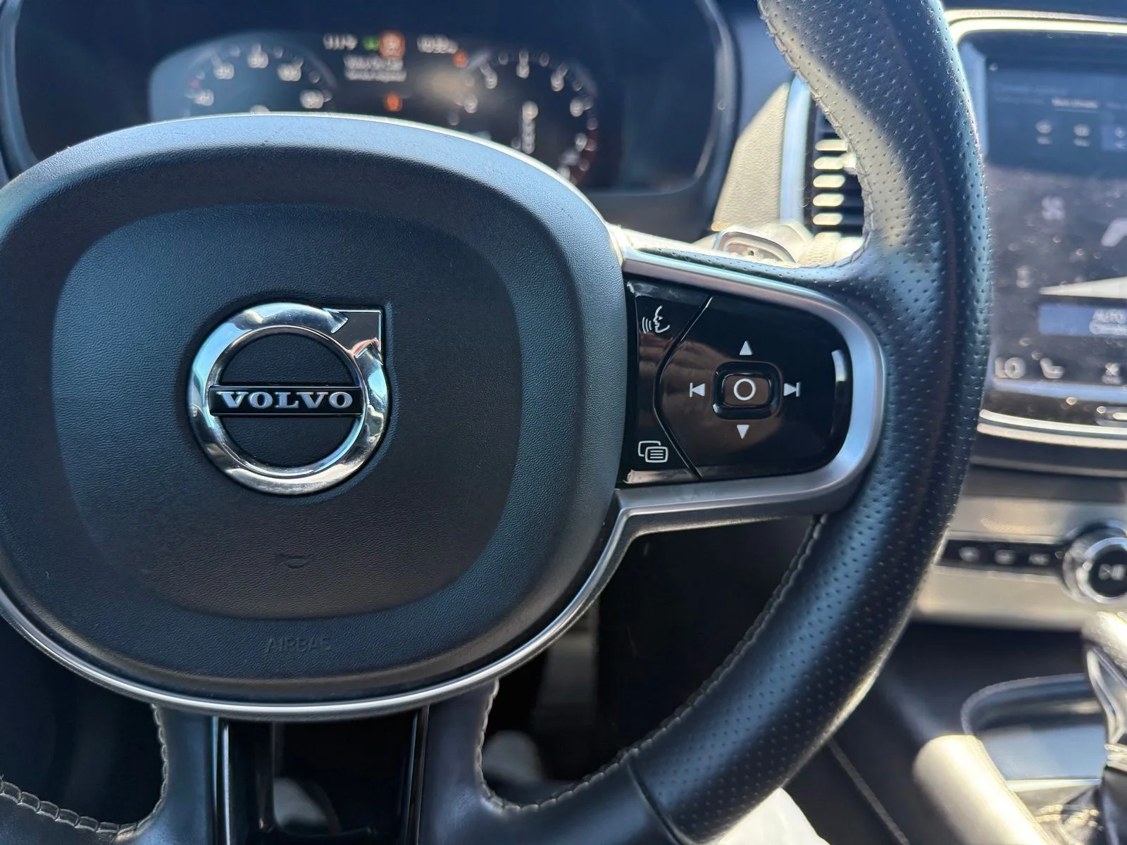 Used 2019 Onyx Black Volvo T6 R-Design image 20