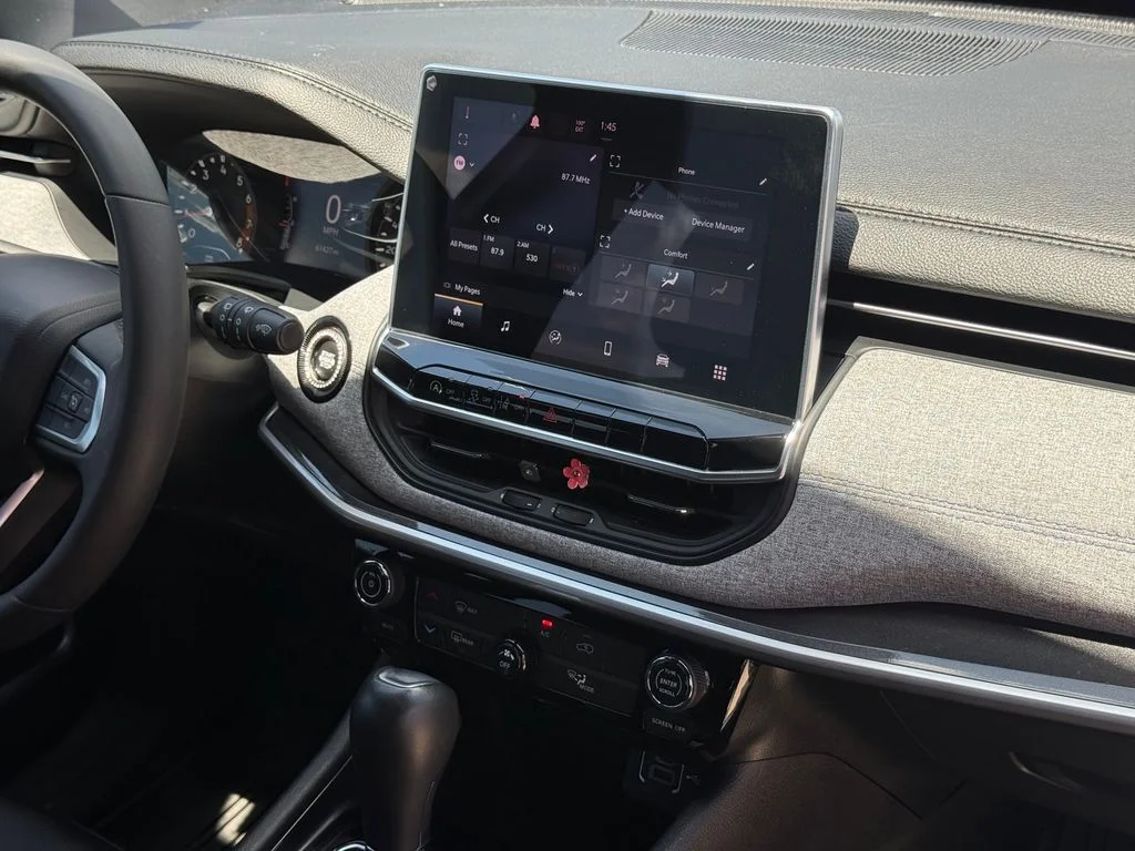 Used 2023 Gray Jeep Latitude image 27