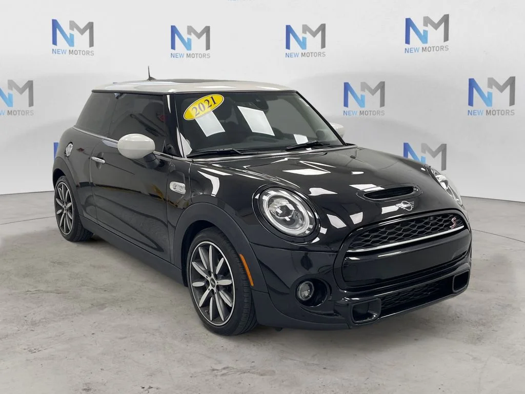 Used 2021 Midnight Black Metallic MINI  image 5