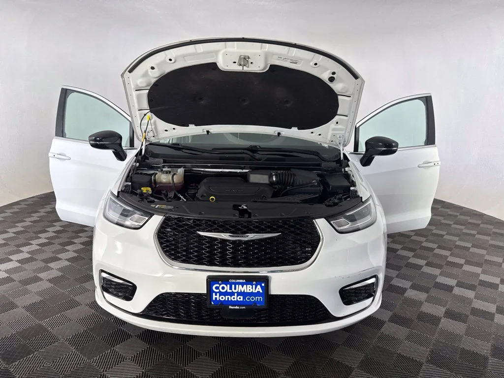 Used 2024 White Chrysler Touring L image 12
