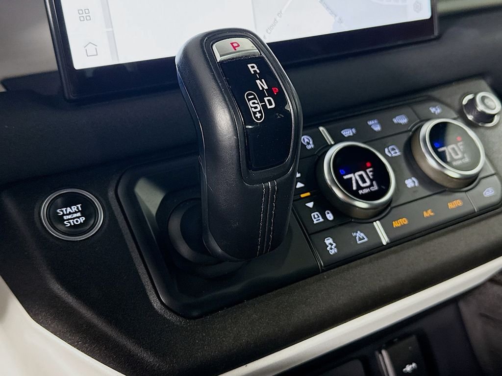 Certified Used 2022 Black Land Rover X-Dynamic SE image 18