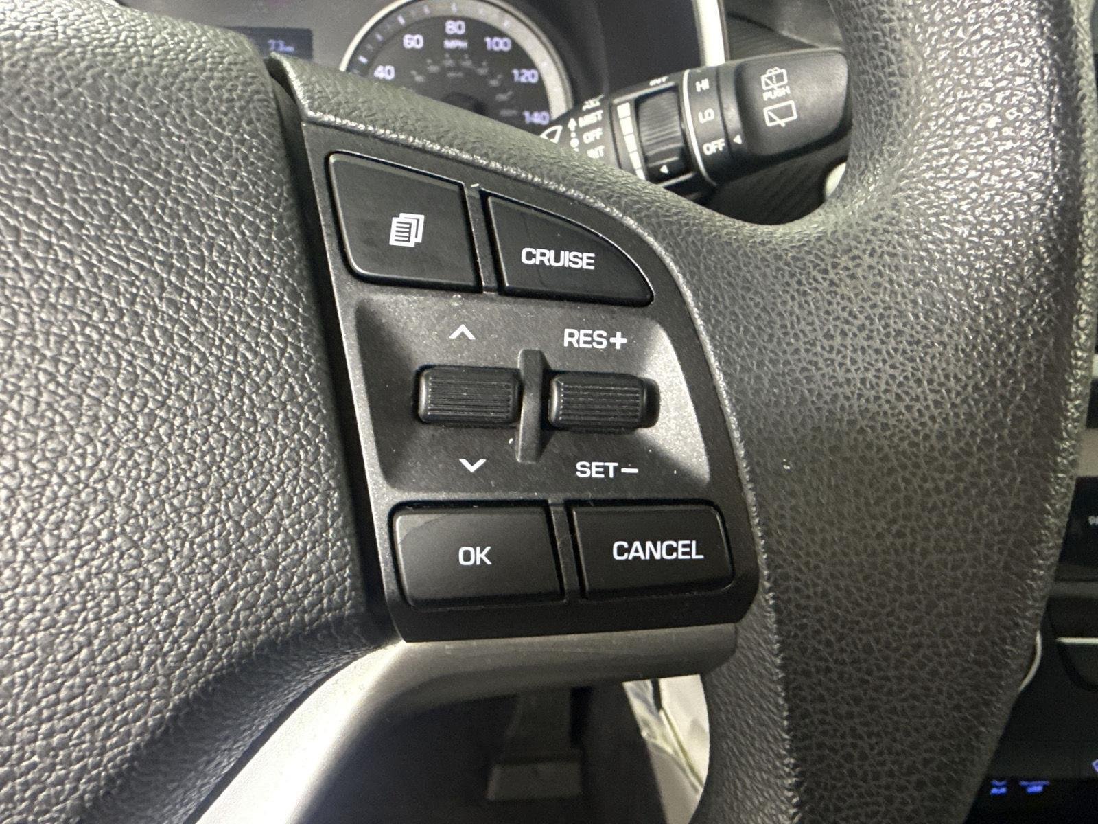 Used 2019 White Pearl Hyundai SE image 15