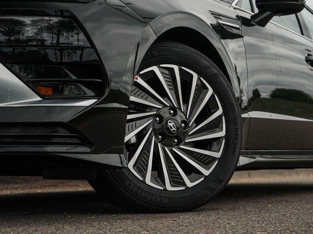 New 2026 Abyss Black Hyundai SEL FWD image 30
